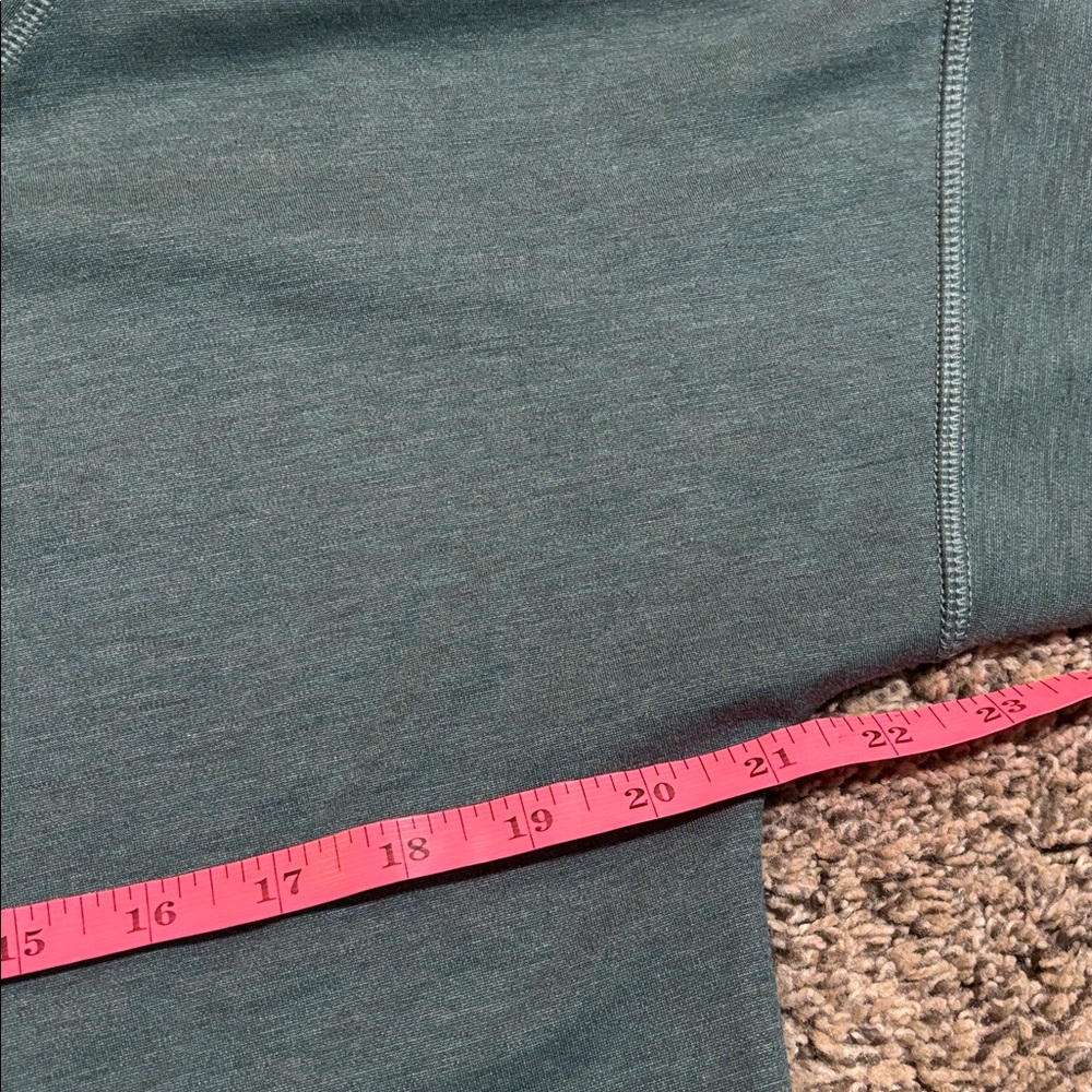 Travis Mathew l Crew Neck Top size small NWT - Picture 5 of 6